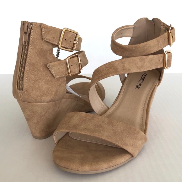 @SOLD@ Selena Tan Wedge Zipper Back Sandals 9W - Picture 4 of 7